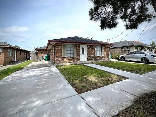 2625 Panama St — Photo 2