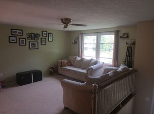 111 W Crestridge Dr, Coraopolis, PA 15108
