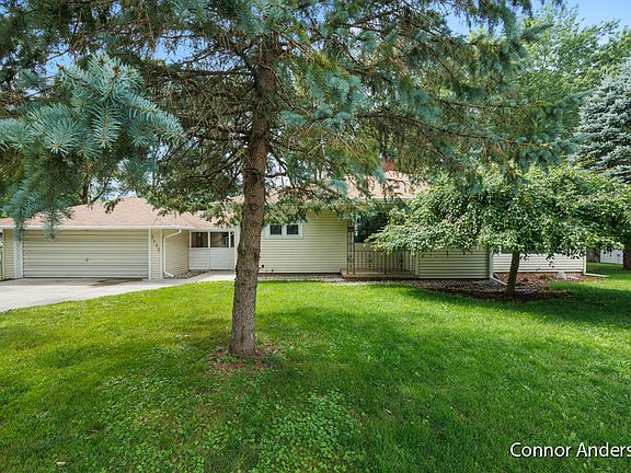2nd image of 3945 Filkins Dr NE