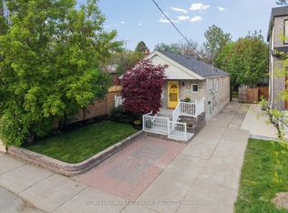 31 Machockie Rd, Toronto, ON M4C 3M5