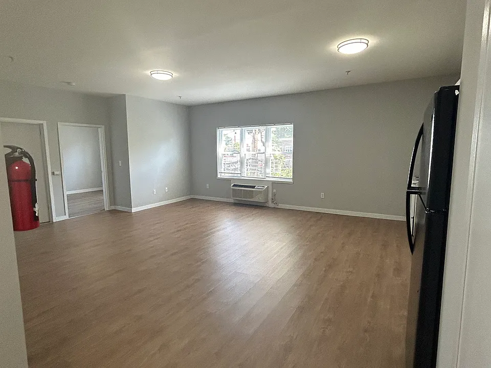 145 Hamilton Ave #306