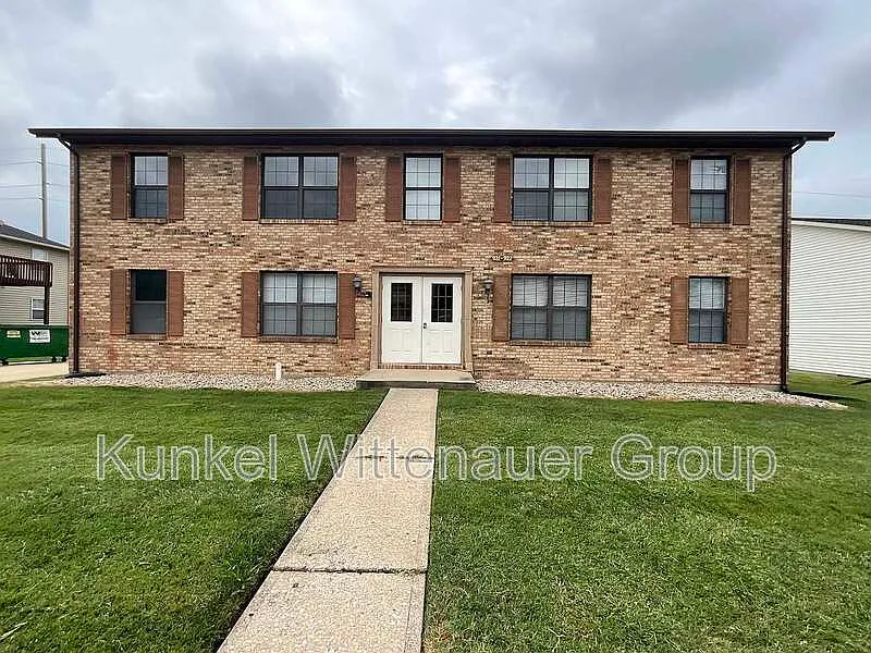 2 bed, 1.0 bath, 950 sqft, $1,050 — Photo 1