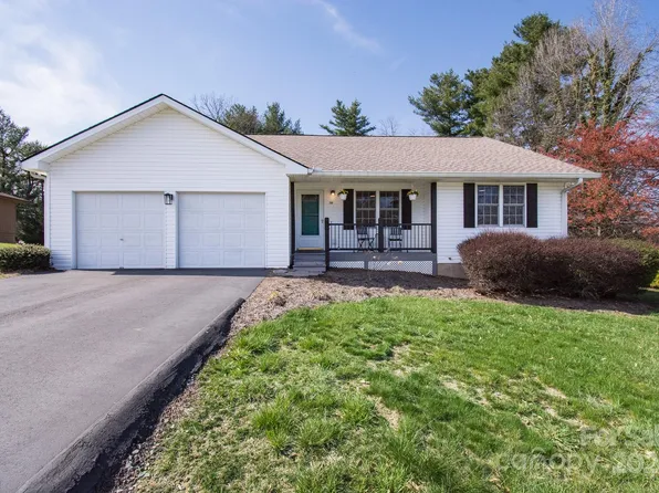 200 Windsor Ct, Hendersonville, NC 28792