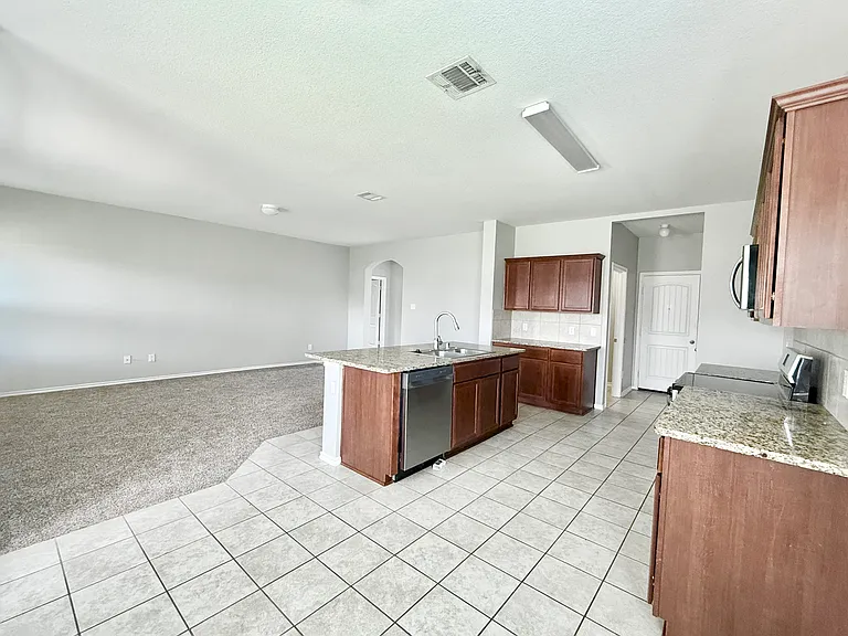 251 Cyrus St — Photo 6