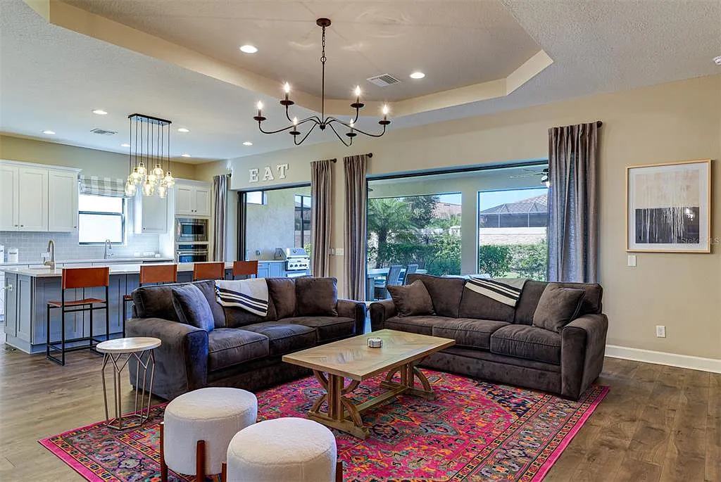 4 bed, 3.0 bath, 3147 sqft, $10,000 — Photo 4