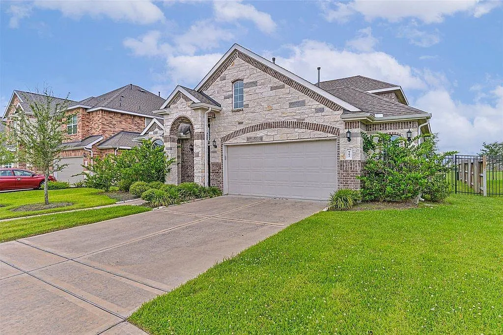 4 bed, 3.0 bath, 2677 sqft, $2,950 — Photo 2