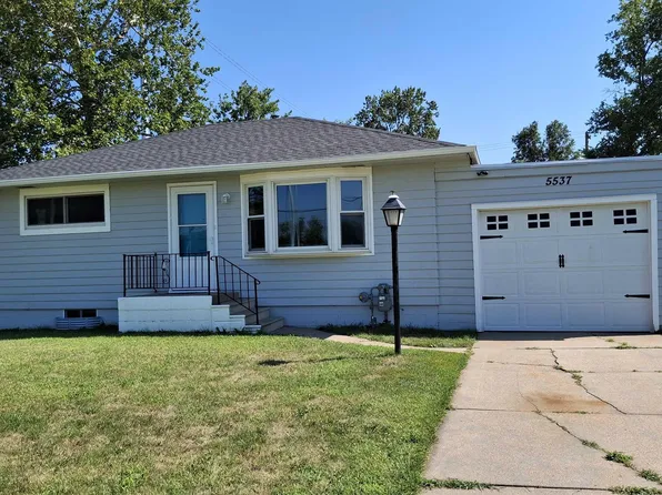 5537 Calvert St, Lincoln, NE 68506