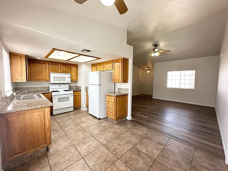 2647 Simms Ave — Photo 11