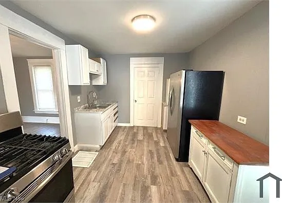 10635 Dupont Ave — Photo 3