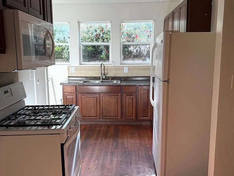 704-706 E Orange St — Photo 5