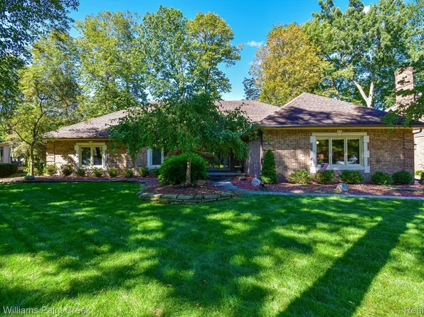 48621 Golden Oaks Ln, Shelby Township, MI 48317