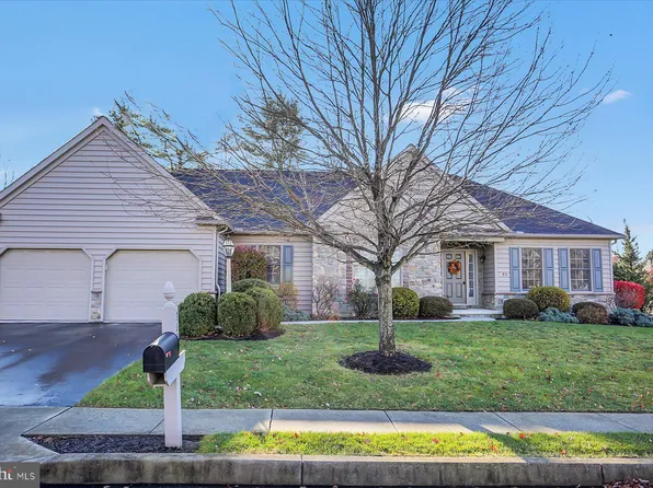 702 Genevieve Dr, Mechanicsburg, PA 17055