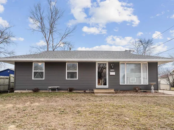 1651 Oakwood Dr, Waterloo, IA 50703