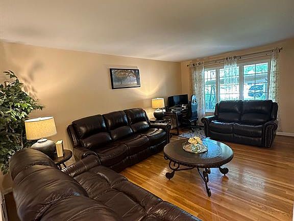 5th image of 3082 Reese Dr