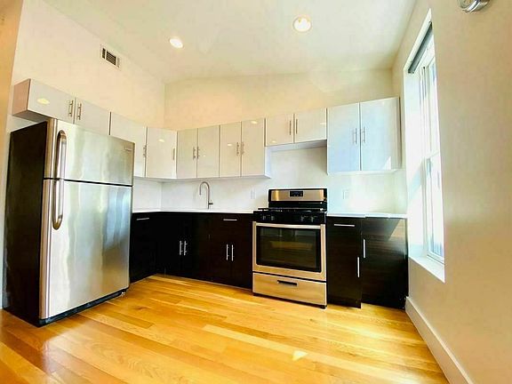 3rd image of 576 Marcy Ave APT 3
