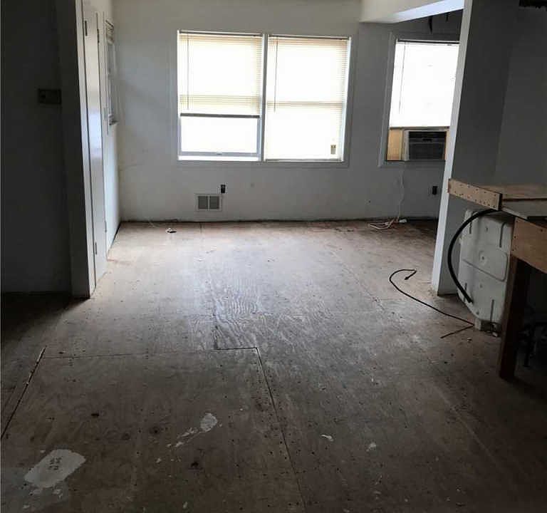 2nd image of 900 Glenridge Ave
