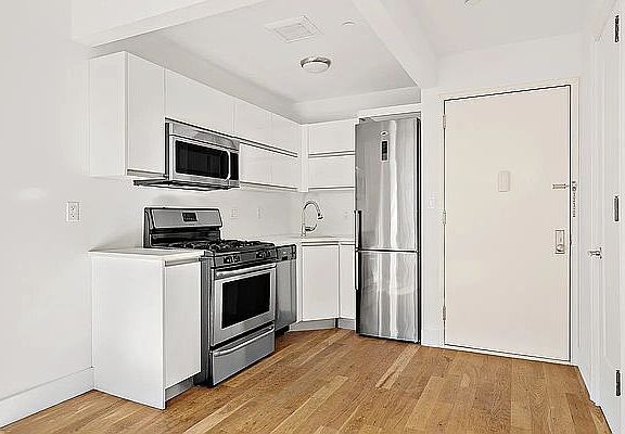 3rd image of 530 Lafayette Ave APT 4R