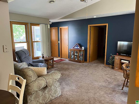 5th image of 22 Park Village Ct