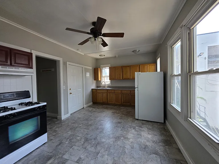 30 Fox St #B — Photo 4