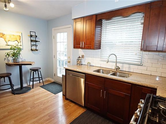 3rd image of 319 Elmwood Rd
