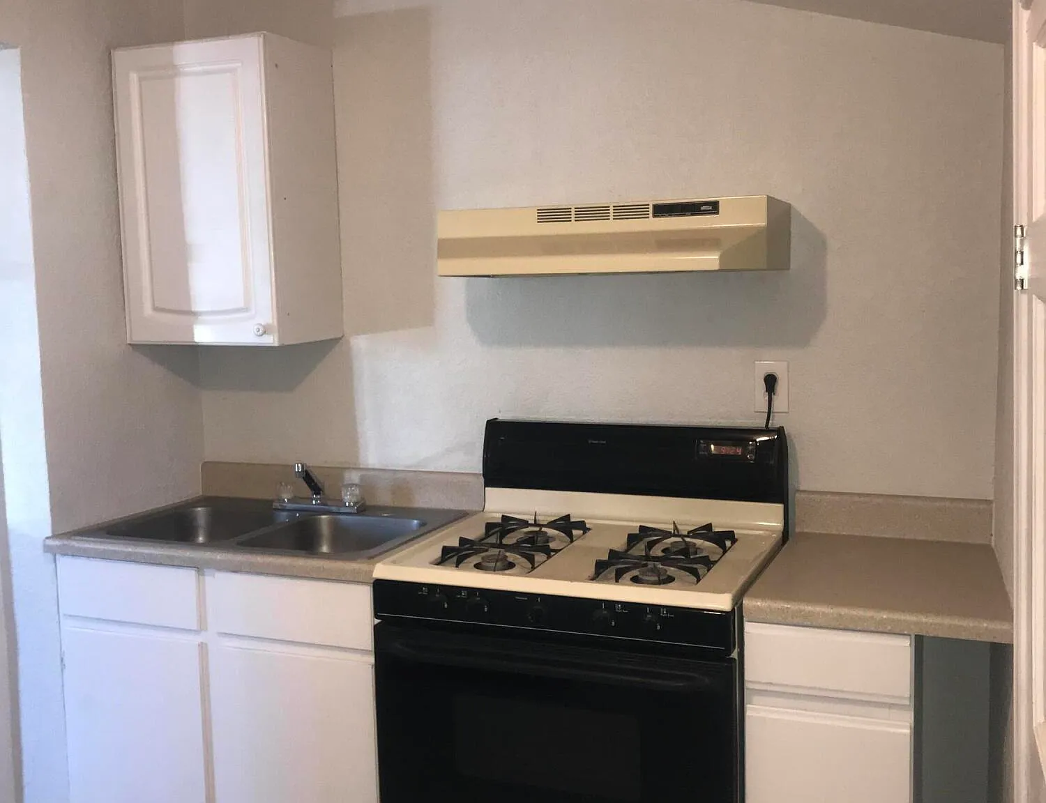 Studio, 450 sqft, $585 — Photo 2