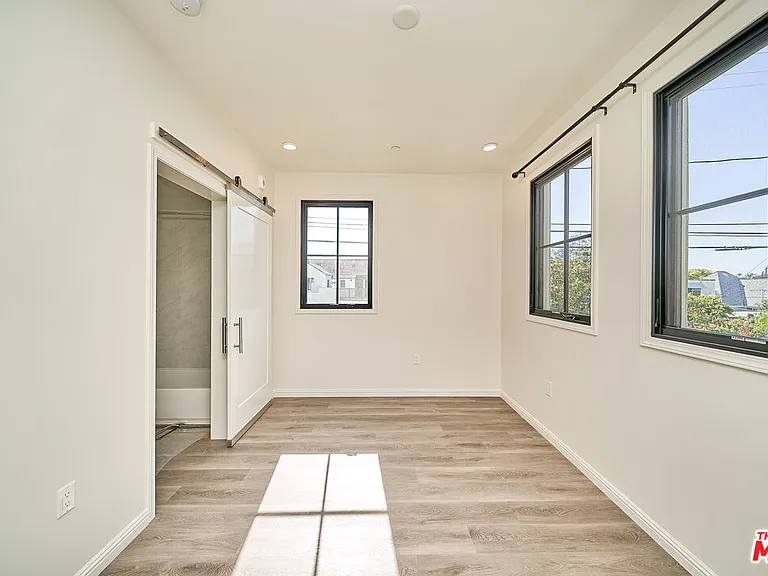 951 S Wilton Pl #204 — Photo 11