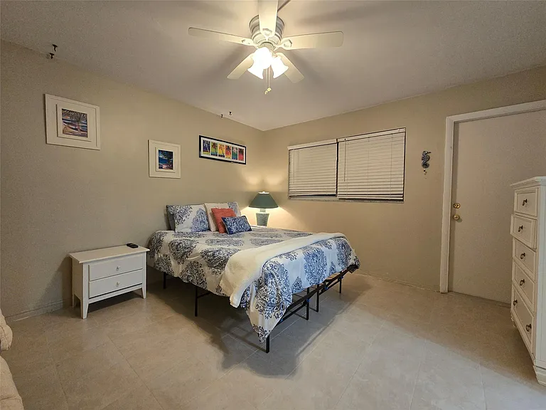 1161 Hillsboro Mile #506 — Photo 41