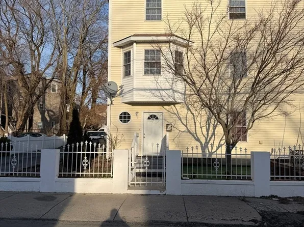 545 Hampshire St #545, Lawrence, MA 01841
