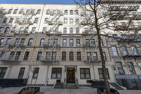 Sold by Compass | media 22