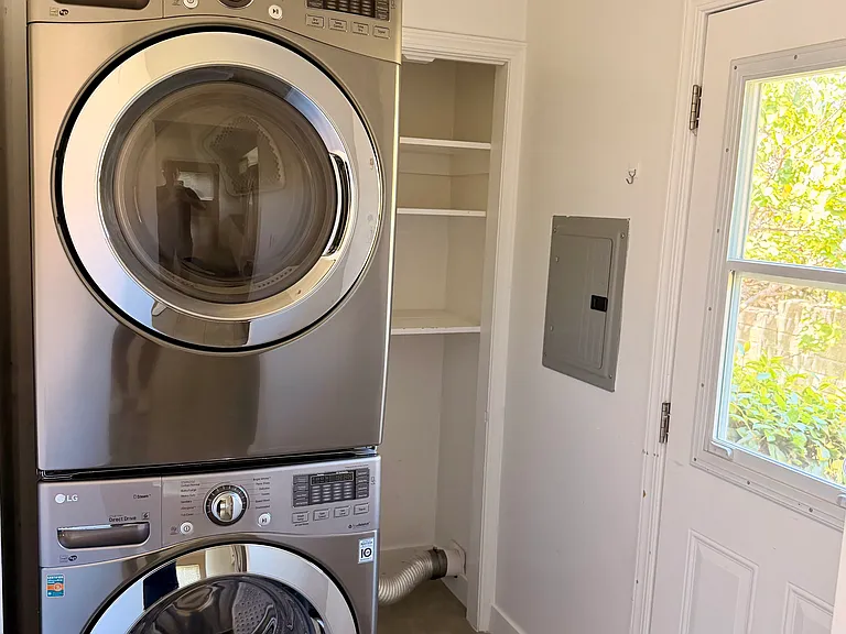 131 N Vega St — Photo 8