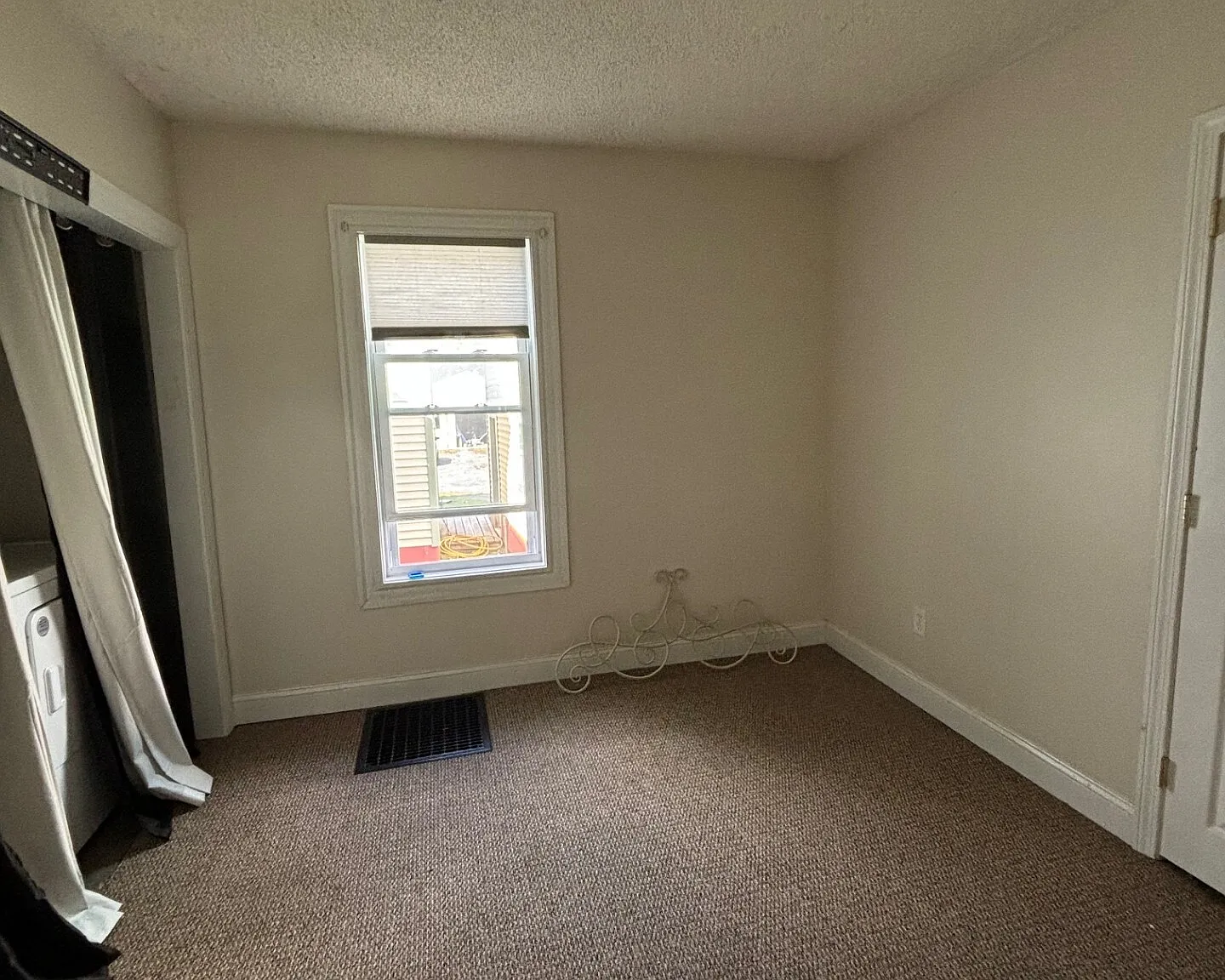 8 Bates Court - 3 — Photo 4