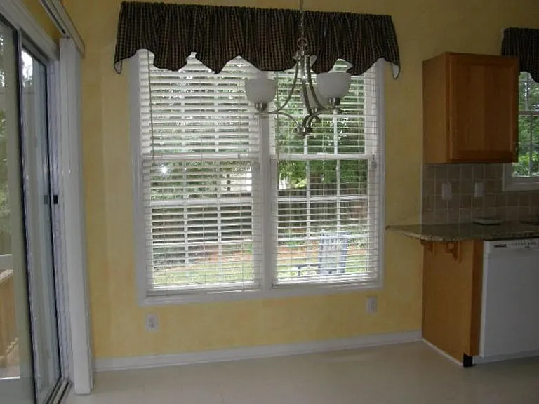 207 Cove Creek Dr — Photo 6