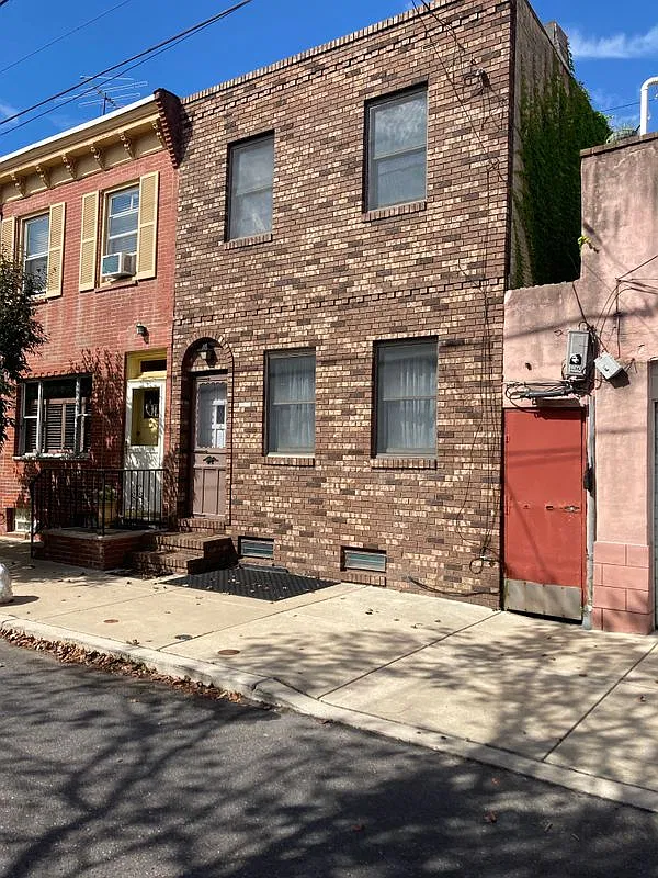 2 bed, 1.0 bath, 864 sqft, $2,199 — Photo 2