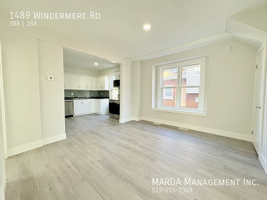 Fully Renovated 3 Bed+ Den/2 Bath House + Utilities — Photo 4
