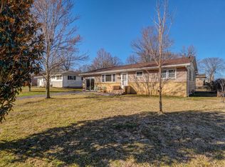 201 S Rinker Ave, Aurora, MO 65605