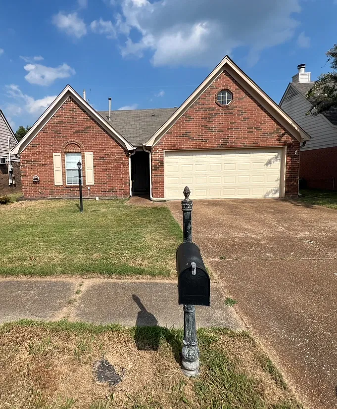 3 bed, 1315 sqft, $1,995 — Photo 2