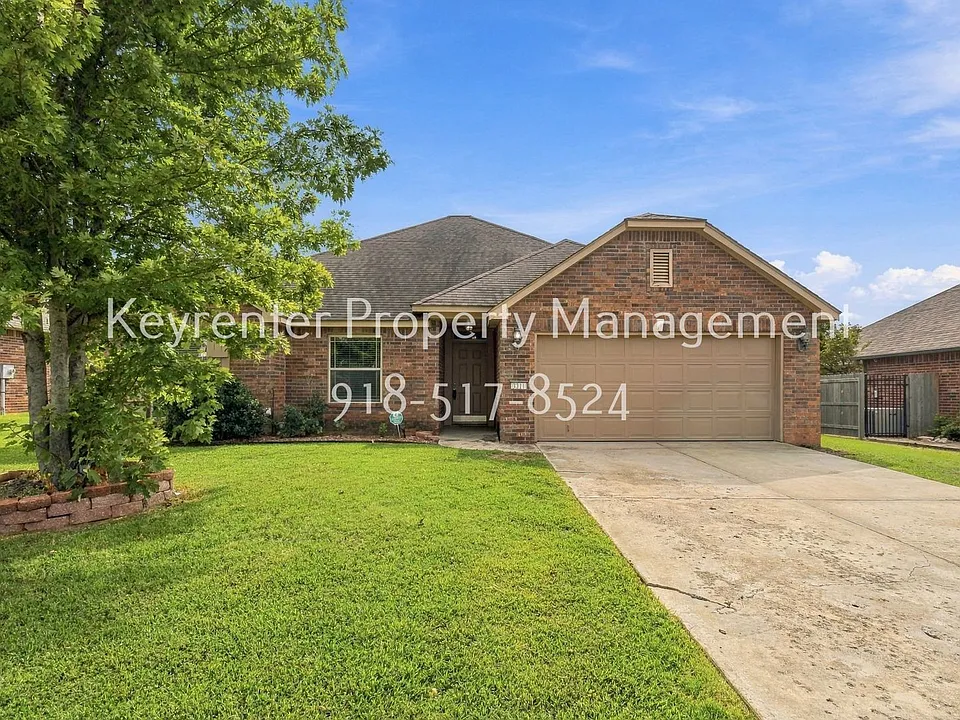 3311 E Fairmont Pl