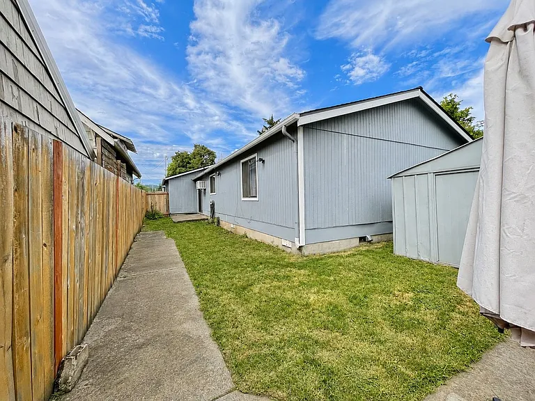 Pardee Duplex (A & B) — Photo 31