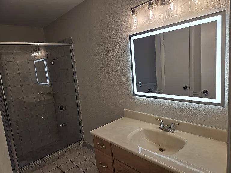 205 W Ash Ln — Photo 10