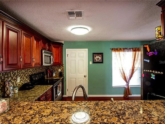 5th image of 411 Spike Ct