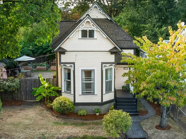 9027 N Charleston Ave, Portland, OR 97203
