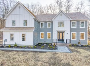 3 Red Oak Row, Chester, NJ 07930