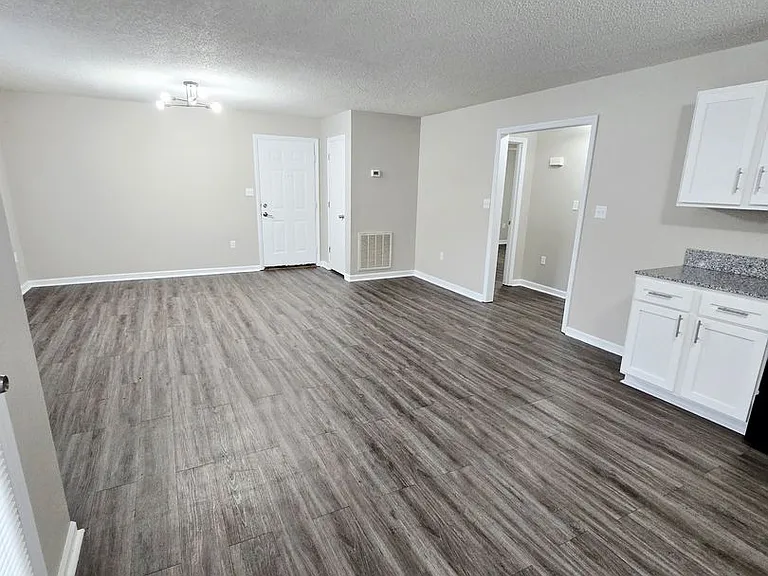 Country Shores Apartments — Photo 63
