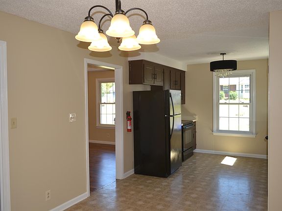 5th image of 568 Danielle Dr