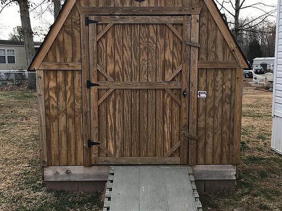 3rd image of 10470 Colonial Estates Cir