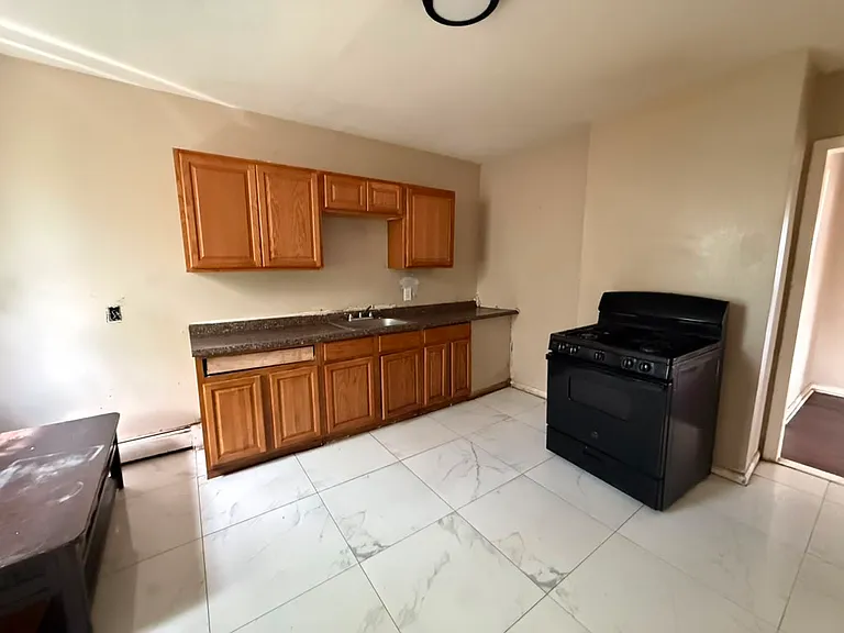 1063 Grove St #2 — Photo 3