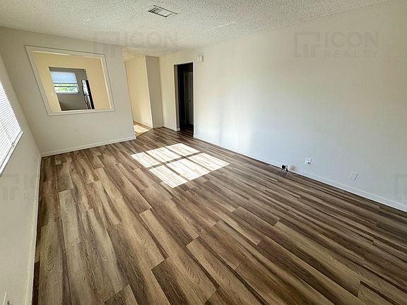 4th image of 215 NW 25th St #6