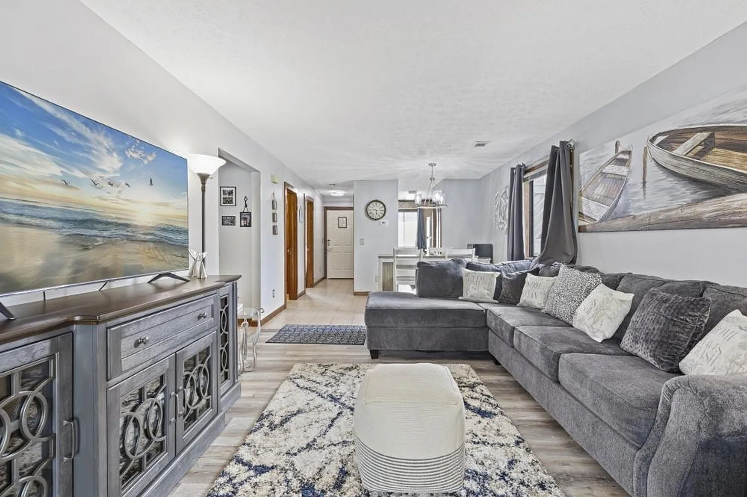 2 bed, 2.0 bath, 914 sqft, $3,197 — Photo 2