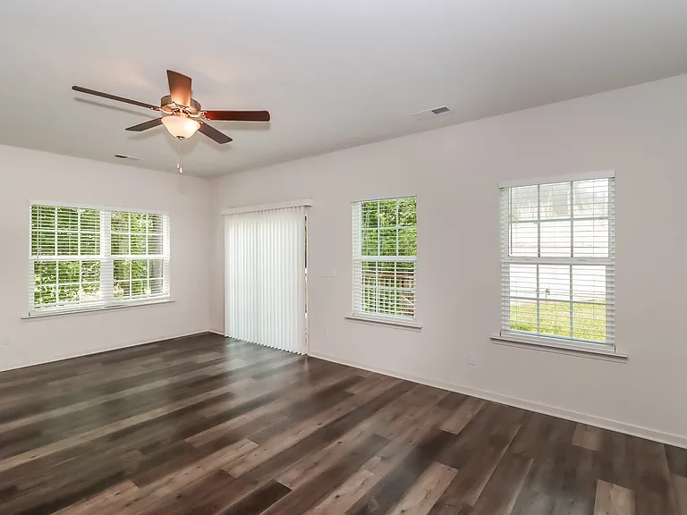 2529 Oakdale Rd — Photo 4