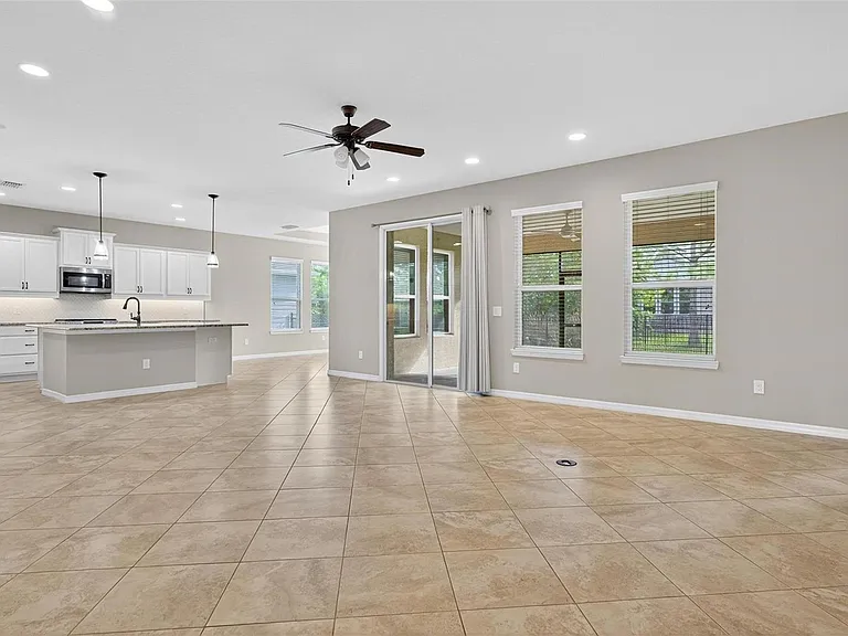 3637 NW 56th Ave — Photo 12